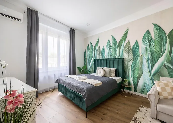 Luxy Central Spacious & Cozy Residence With Balcony