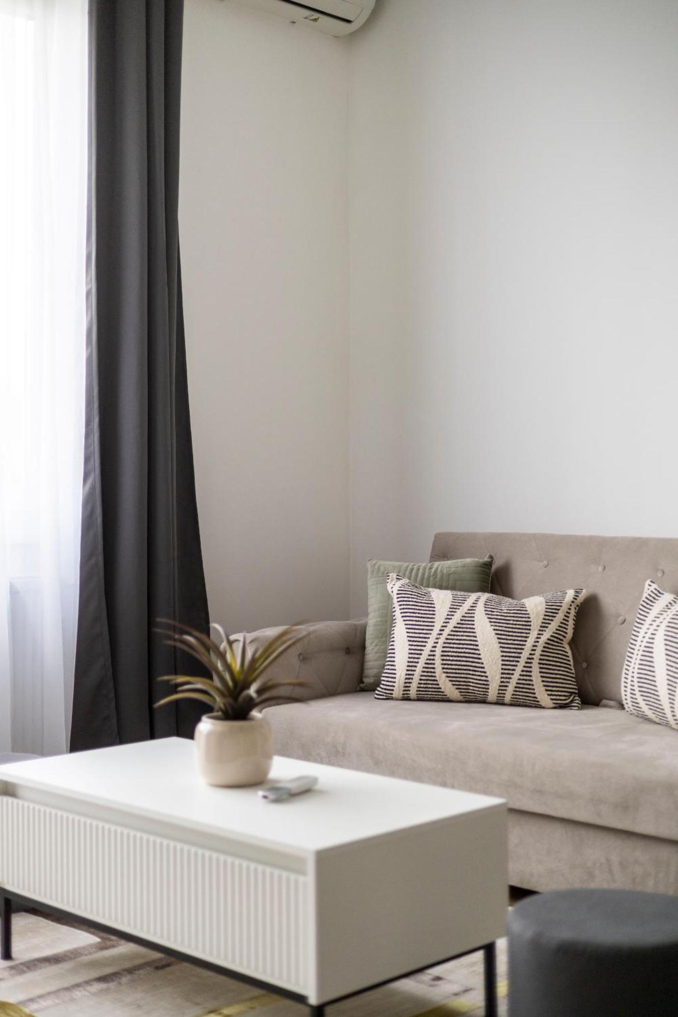 Appartement Luxy Spacious & Cozy With Balcony