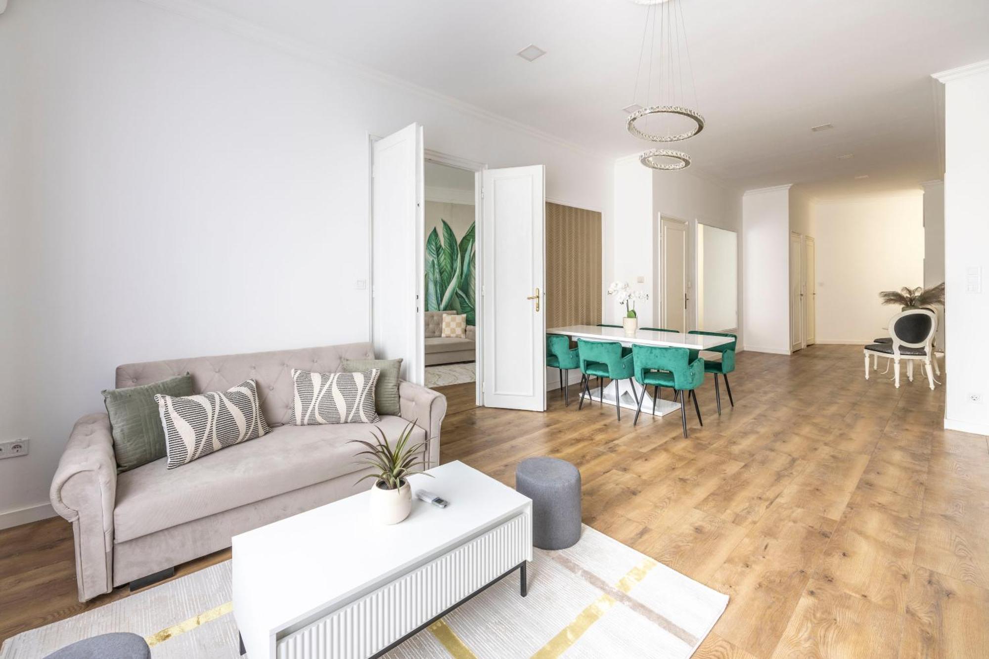 Luxy Spacious & Cozy With Balcony Appartement