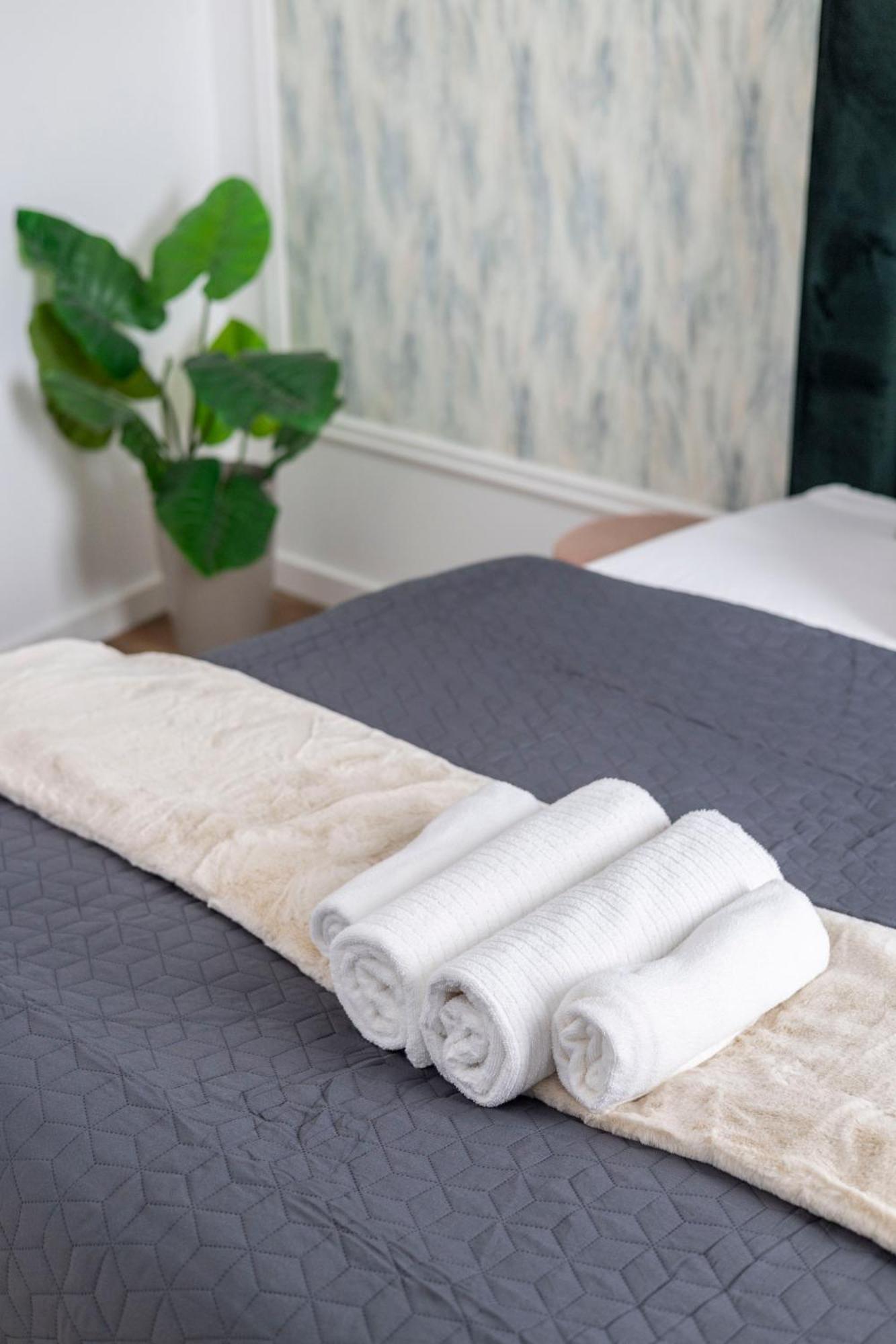 Apartman Luxy Spacious & Cozy With Balcony
