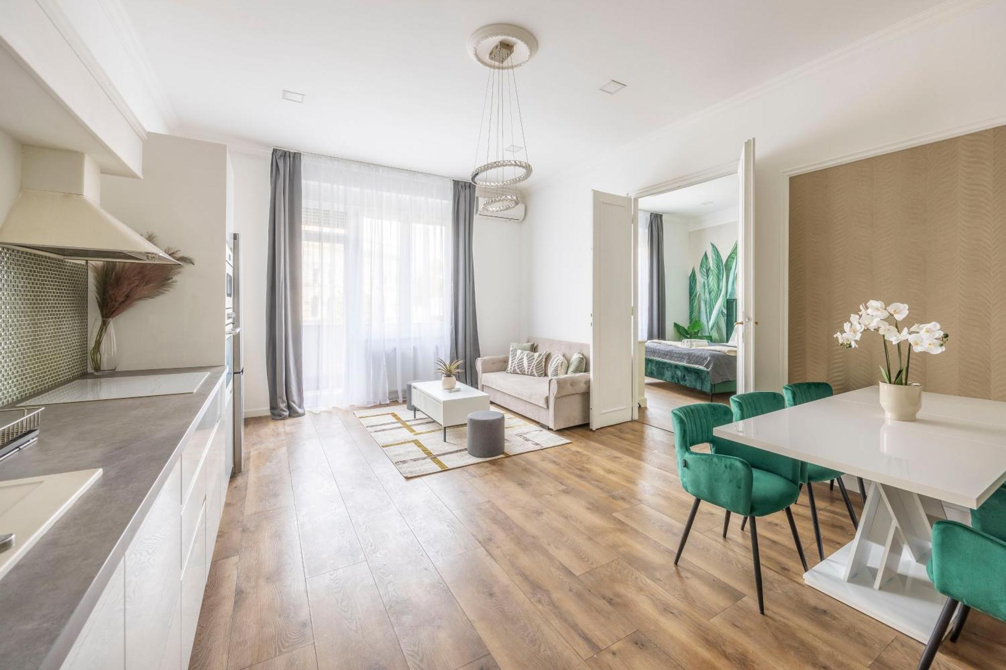 Luxy Spacious & Cozy With Balcony * Budapest