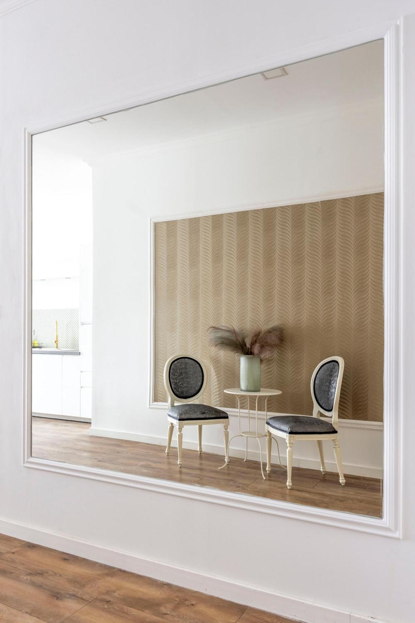 Luxy Spacious & Cozy With Balcony